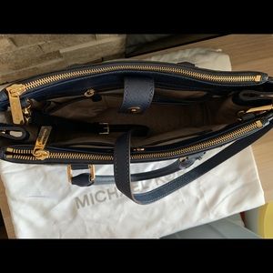 Michael Kors Bags - Michael Kors 2-tone handbag Michael Kors Bags - Michael Kors 2-tone handbag